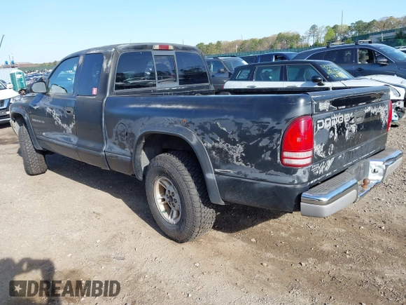 1999 Dodge Dakota SLT with VIN 1B7GG22X8XS115282, listed as a IAAI auction lot 42136576 with 220,465 mi miles and . Bid and sale history available at carsss.com. Image 3.
