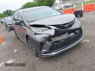 2021 Toyota Sienna XSE z VIN 5TDDRKEC4MS017361, wystawiony jako IAAI lot #42215835 z przebiegiem 123 860 mil mil oraz . Historia ofert i sprzedaży dostępna na DreamBid. Obrazek 1.