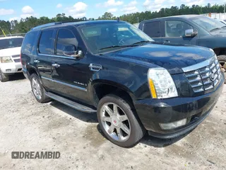 2009 Cadillac Escalade z VIN 1GYFC232X9R252562, wystawiony jako IAAI lot #42015227 z przebiegiem 268 892 mil mil oraz . Historia ofert i sprzedaży dostępna na DreamBid. Obrazek 1.