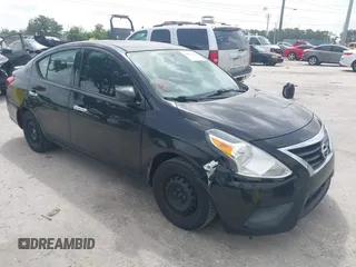 2017 Nissan Versa SV z VIN 3N1CN7APXHL834815, wystawiony jako IAAI lot #42432514 z przebiegiem 115 981 mil mil oraz . Historia ofert i sprzedaży dostępna na DreamBid. Obrazek 1.