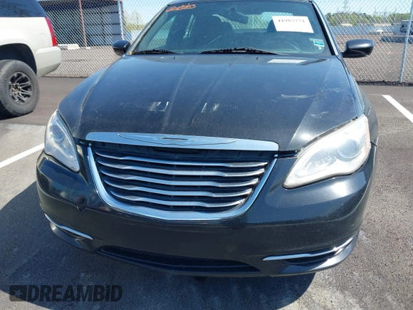 2014 Chrysler 200 Touring with VIN 1C3CCBBB6EN140731, listed as a IAAI auction lot 41987771 with 218,148 mi miles. Bid and sale history available at carsss.com. Image 6.
