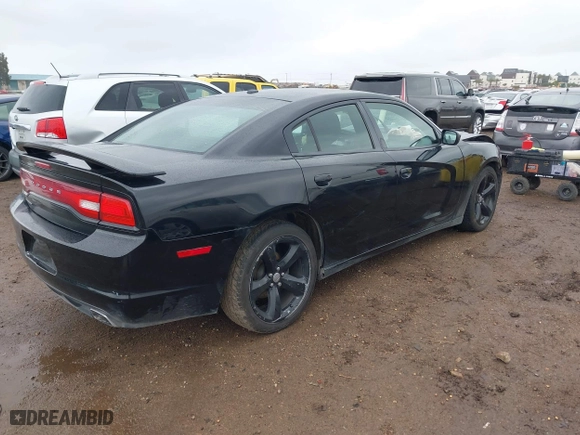 2013 Dodge Charger SXT Plus with VIN 2C3CDXHG1DH620101, listed as a IAAI auction lot 41755409 with 186,939 mi miles. Bid and sale history available at carsss.com. Image 4.