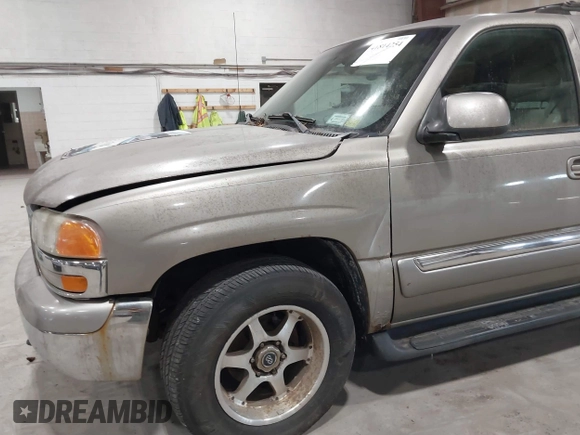 2001 GMC Yukon XL SLE with VIN 1GKFK16T11J220078, listed as a IAAI auction lot 41814254 with 221,210 mi miles. Bid and sale history available at carsss.com. Image 13.