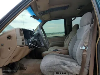 1995 GMC Suburban z VIN 1GKEC16K9SJ708907, wystawiony jako Copart lot #56415125 z przebiegiem 251 343 mil mil oraz Szkoda całkowita • Salvage title. Historia ofert i sprzedaży dostępna na DreamBid. Obrazek 7.