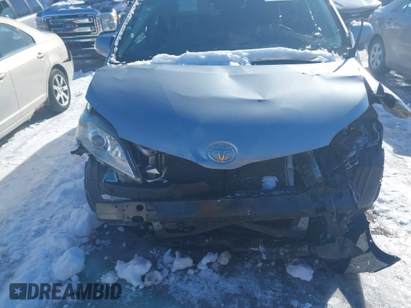 2016 Toyota Sienna LE AAS with VIN 5TDKK3DC6GS711315, listed as a IAAI auction lot 41596447 with 175,413 mi miles. Bid and sale history available at carsss.com. Image 6.