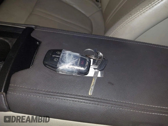 2013 Lincoln MKZ with VIN 3LN6L2JK6DR811848, listed as a IAAI auction lot 42246185 with Not provided miles and . Bid and sale history available at DreamBid. Image 11.