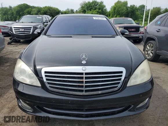 2009 Mercedes-Benz S 550 z VIN WDDNG86X29A243651, wystawiony jako Copart lot #57601455 z przebiegiem 141 637 mil mil oraz Nie do naprawy • Non repairable. Historia ofert i sprzedaży dostępna na DreamBid. Obrazek 5.