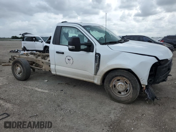2024 Ford F-250 XL z VIN 1FTBF2AA7RED10575, wystawiony jako Copart lot #54944875 z przebiegiem 22 756 mil mil oraz Szkoda całkowita • Salvage title. Historia ofert i sprzedaży dostępna na DreamBid. Obrazek 4.
