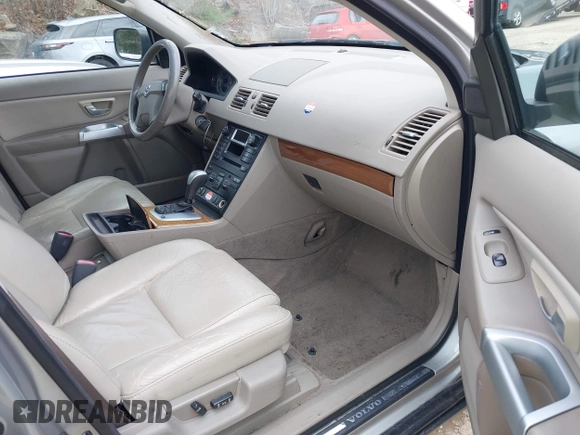 2004 Volvo XC90 with VIN YV1CM59H141076604, listed as a IAAI auction lot 41994322 with 141,402 mi miles. Bid and sale history available at carsss.com. Image 5.
