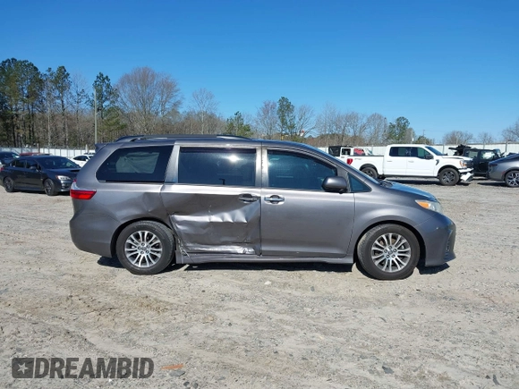 2018 Toyota Sienna XLE Auto Access Seat with VIN 5TDYZ3DC4JS958698, listed as a IAAI auction lot 41815340 with 164,903 mi miles. Bid and sale history available at carsss.com. Image 13.