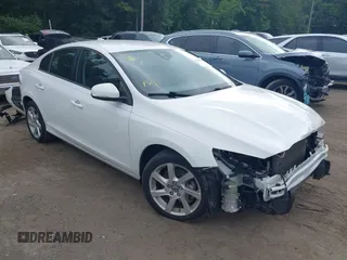 2014 Volvo S60 T5 с VIN YV1612FS3E2296553, выставлен на аукционе IAAI как лот 42635536 с пробегом 107 825 миль миль и . История ставок и продаж доступна на DreamBid. Изображение 1.