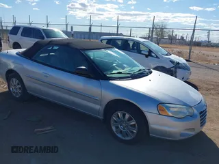 2005 Chrysler Sebring Limited with VIN 1C3EL65R55N692987, listed as a IAAI auction lot 41787109 with 117,186 mi miles and . Bid and sale history available at DreamBid. Image 1.