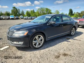 2013 Volkswagen Passat SEL Premium z VIN 1VWCN7A3XDC036764, wystawiony jako Copart lot #57361435 z przebiegiem 169 194 mil mil oraz Czysty tytuł • Clean title. Historia ofert i sprzedaży dostępna na DreamBid. Obrazek 1.