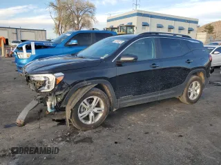 2024 GMC Terrain SLE z VIN 3GKALMEGXRL301193, wystawiony jako Copart lot #49146515 z przebiegiem 24 696 mil mil oraz Szkoda całkowita • Salvage title. Historia ofert i sprzedaży dostępna na DreamBid. Obrazek 1.