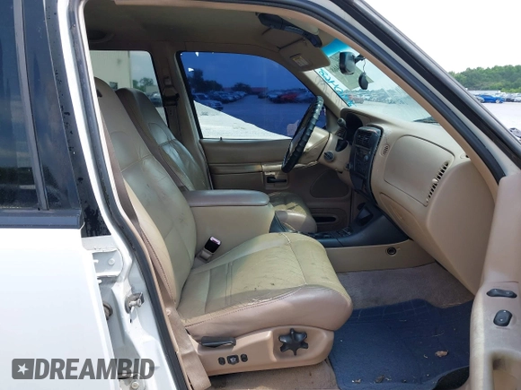 2000 Ford Explorer Eddie Bauer с VIN 1FMDU64E5YZB10754, выставлен на аукционе IAAI как лот 42410468 с пробегом 209 690 миль миль и . История ставок и продаж доступна на DreamBid. Изображение 5.
