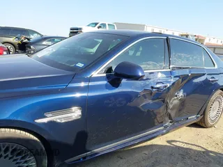 2021 Genesis G90 Ultimate with VIN KMTF54PH4MU085164, listed as a IAAI auction lot 41702570 with 27,794 mi miles and . Bid and sale history available at carsss.com. Image 6.