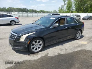 2013 Cadillac ATS z VIN 1G6AA5RA7D0141392, wystawiony jako Copart lot #51959275 z przebiegiem 157 274 mil mil oraz Szkoda całkowita • Salvage title. Historia ofert i sprzedaży dostępna na DreamBid. Obrazek 1.