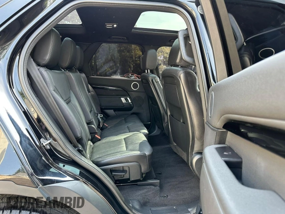 2020 Land Rover Discovery SE z VIN SALRG2RV1L2421966, wystawiony jako Copart lot #60999685 z przebiegiem 76 333 mil mil oraz Czysty tytuł • Clean title. Historia ofert i sprzedaży dostępna na DreamBid. Obrazek 9.