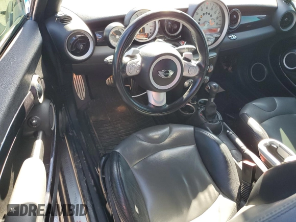 2010 MINI Convertible S с VIN WMWMS3C51ATZ85359, выставлен на аукционе Copart как лот 48480345 с пробегом 95 245 миль миль и Чистый • Clean title. История ставок и продаж доступна на DreamBid. Изображение 8.