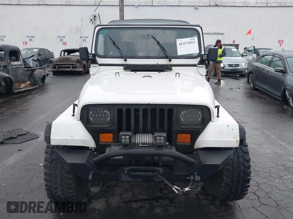 1992 Jeep Wrangler with VIN 2J4FY29S8NJ549602, listed as a IAAI auction lot 41471853 with 324,194 mi miles. Bid and sale history available at carsss.com. Image 12.