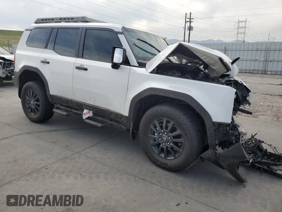 2025 Toyota Land Cruiser 1958 Edition z VIN JTEABFAJ8SK019200, wystawiony jako Copart lot #54435195 z przebiegiem Nie podano mil oraz Szkoda całkowita • Salvage title. Historia ofert i sprzedaży dostępna na DreamBid. Obrazek 4.