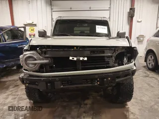 2021 Ford Bronco z VIN 1FMEE5DP0MLA64549, wystawiony jako IAAI lot #41719646 z przebiegiem 33 089 mil mil oraz . Historia ofert i sprzedaży dostępna na DreamBid. Obrazek 12.