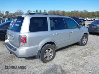 2006 Honda Pilot EX with VIN 5FNYF28406B049584, listed as a IAAI auction lot 38183277 with 281,810 mi miles and . Bid and sale history available at carsss.com. Image 4.