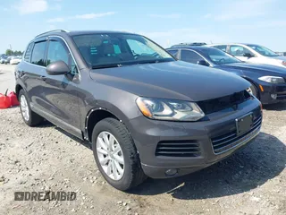 2012 Volkswagen Touareg Sport z VIN WVGEF9BPXCD011020, wystawiony jako IAAI lot #42000763 z przebiegiem 143 470 mil mil oraz . Historia ofert i sprzedaży dostępna na DreamBid. Obrazek 1.
