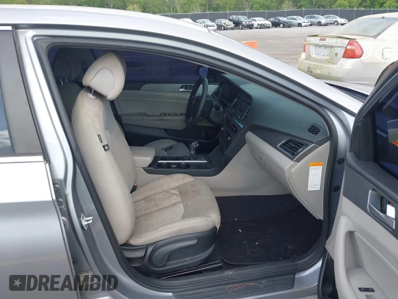 2016 Hyundai Sonata Hybrid SE with VIN KMHE24L15GA039176, listed as a IAAI auction lot 42135751 with 135,592 mi miles. Bid and sale history available at carsss.com. Image 5.
