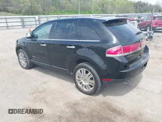 2009 Lincoln MKX with VIN 2LMDU88CX9BJ02744, listed as a IAAI auction lot 42119606 with 177,852 mi miles. Bid and sale history available at carsss.com. Image 3.