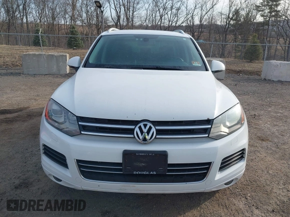 2013 Volkswagen Touareg Exec с VIN WVGEF9BP0DD006992, выставлен на аукционе IAAI как лот 41800140 с пробегом 177 299 миль миль и . История ставок и продаж доступна на DreamBid. Изображение 12.