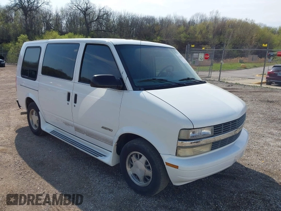 1995 Chevrolet Astro Cargo Van with VIN 1GBDM19W2SB148388, listed as a IAAI auction lot 42126915 with 135,062 mi miles. Bid and sale history available at carsss.com. Image 1.