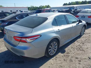 2019 Toyota Camry LE z VIN 4T1B11HK7KU756675, wystawiony jako IAAI lot #42063923 z przebiegiem 132 312 mil mil oraz . Historia ofert i sprzedaży dostępna na DreamBid. Obrazek 4.