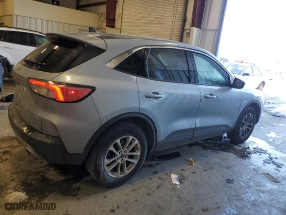 2022 Ford Escape SE with VIN 1FMCU9G64NUB31220, listed as a Copart auction lot 45156925 with 111,130 mi miles and Clean Title. Bid and sale history available at carsss.com. Image 3.