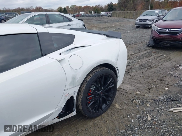2014 Chevrolet Corvette 1LT z VIN 1G1YA2D7XE5128719, wystawiony jako IAAI lot #40877448 z przebiegiem 75 961 mil mil oraz . Historia ofert i sprzedaży dostępna na DreamBid. Obrazek 6.