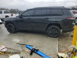 2023 Jeep Grand Cherokee Laredo z VIN 1C4RJJAG4P8814041, wystawiony jako Copart lot #42776095 z przebiegiem 71 111 mil mil oraz Szkoda całkowita • Salvage title. Historia ofert i sprzedaży dostępna na DreamBid. Obrazek 2.