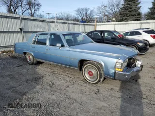 1981 Cadillac Fleetwood z VIN 1G6AB6996B9227908, wystawiony jako Copart lot #41441855 z przebiegiem 47 334 mil mil oraz Szkoda całkowita • Salvage title. Historia ofert i sprzedaży dostępna na DreamBid. Obrazek 4.