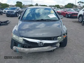 2009 Honda Civic LX z VIN 2HGFA16599H369479, wystawiony jako IAAI lot #41489267 z przebiegiem 143 297 mil mil oraz . Historia ofert i sprzedaży dostępna na DreamBid. Obrazek 6.