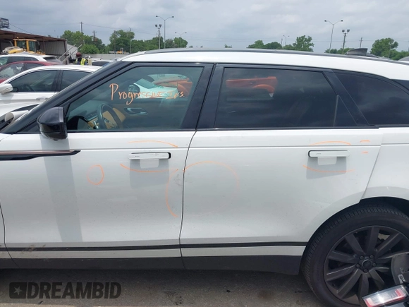 2018 Land Rover Range Rover Velar R-Dynamic HSE with VIN SALYM2RX4JA747575, listed as a IAAI auction lot 42432455 with 83,499 mi miles and . Bid and sale history available at DreamBid. Image 15.