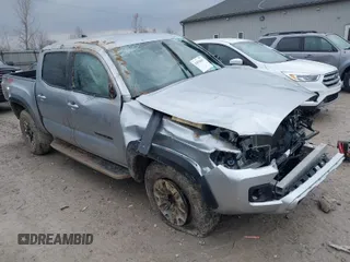 2022 Toyota Tacoma SR z VIN 3TMCZ5ANXNM515490, wystawiony jako IAAI lot #41558641 z przebiegiem 43 014 mil mil oraz . Historia ofert i sprzedaży dostępna na DreamBid. Obrazek 1.