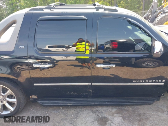 2009 Chevrolet Avalanche LTZ with VIN 3GNFK32029G183386, listed as a IAAI auction lot 42158590 with 307,685 mi miles and . Bid and sale history available at DreamBid. Image 14.