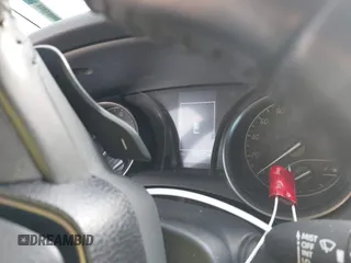 2022 Toyota Camry SE z VIN 4T1T11AK6NU622176, wystawiony jako IAAI lot #41876802 z przebiegiem 56 631 mil mil oraz . Historia ofert i sprzedaży dostępna na DreamBid. Obrazek 7.