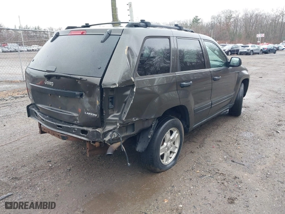 2005 Jeep Grand Cherokee Laredo with VIN 1J4GR48K35C702010, listed as a IAAI auction lot 41043017 with 150,565 mi miles. Bid and sale history available at carsss.com. Image 4.