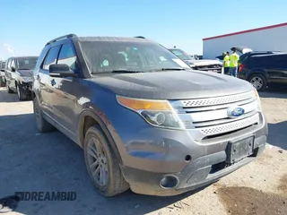 2013 Ford Explorer XLT with VIN 1FM5K7D80DGB26232, listed as a IAAI auction lot 41647847 with 215,822 mi miles. Bid and sale history available at carsss.com. Image 1.