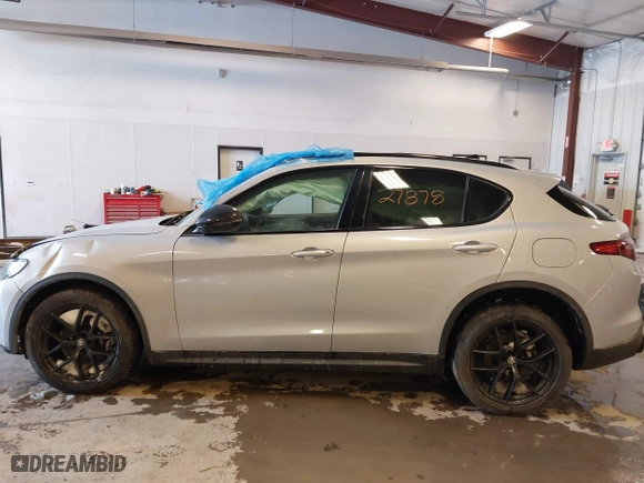 2020 Alfa Romeo Stelvio Sport with VIN ZASPAKAN7L7C97725, listed as a IAAI auction lot 41627878 with 43,523 mi miles. Bid and sale history available at carsss.com. Image 14.