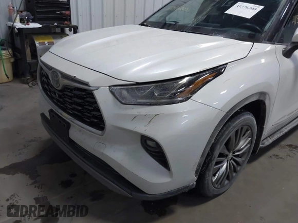 2022 Toyota Highlander Platinum z VIN 5TDFZRBH5NS203414, wystawiony jako IAAI lot #41376200 z przebiegiem 40 876 mil mil oraz . Historia ofert i sprzedaży dostępna na DreamBid. Obrazek 6.
