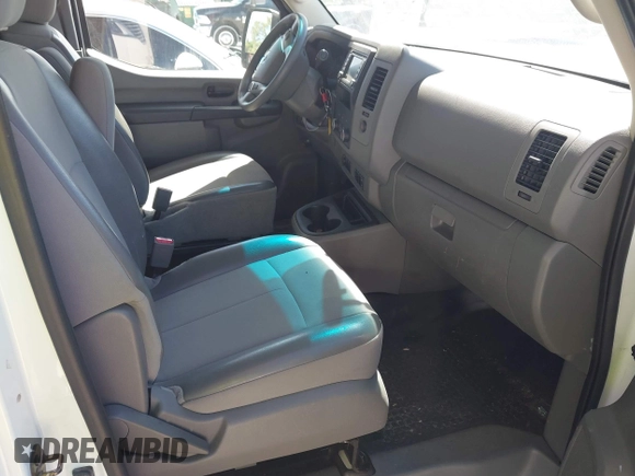 2017 Nissan NV Cargo S z VIN 1N6BF0KM7HN808851, wystawiony jako IAAI lot #41853575 z przebiegiem 93 893 mil mil oraz . Historia ofert i sprzedaży dostępna na DreamBid. Obrazek 5.