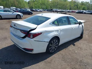 2021 Lexus ES 250 z VIN 58AD11D17MU005321, wystawiony jako IAAI lot #42180688 z przebiegiem 70 635 mil mil oraz . Historia ofert i sprzedaży dostępna na DreamBid. Obrazek 17.