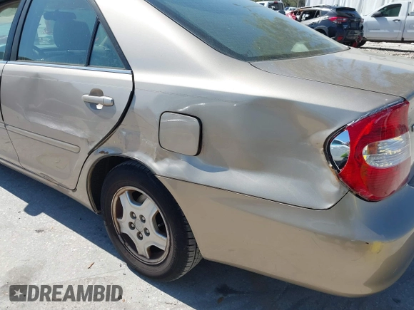 2002 Toyota Camry XLE z VIN 4T1BF30K82U018974, wystawiony jako IAAI lot #41712857 z przebiegiem 236 353 mil mil oraz . Historia ofert i sprzedaży dostępna na DreamBid. Obrazek 6.