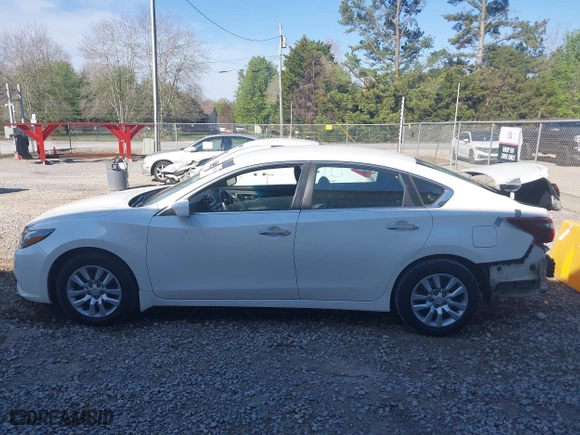 2017 Nissan Altima 2.5 SR with VIN 1N4AL3AP0HC492795, listed as a IAAI auction lot 41801120 with 233,478 mi miles. Bid and sale history available at carsss.com. Image 15.